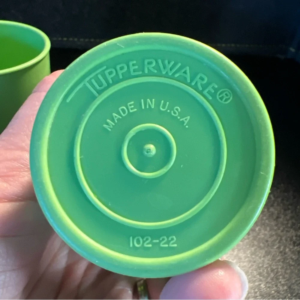 Vtg Green Tupperware Salt, Pepper, Spice Flip Top 1‎ Lid Set Of 2 Shakers 102 4